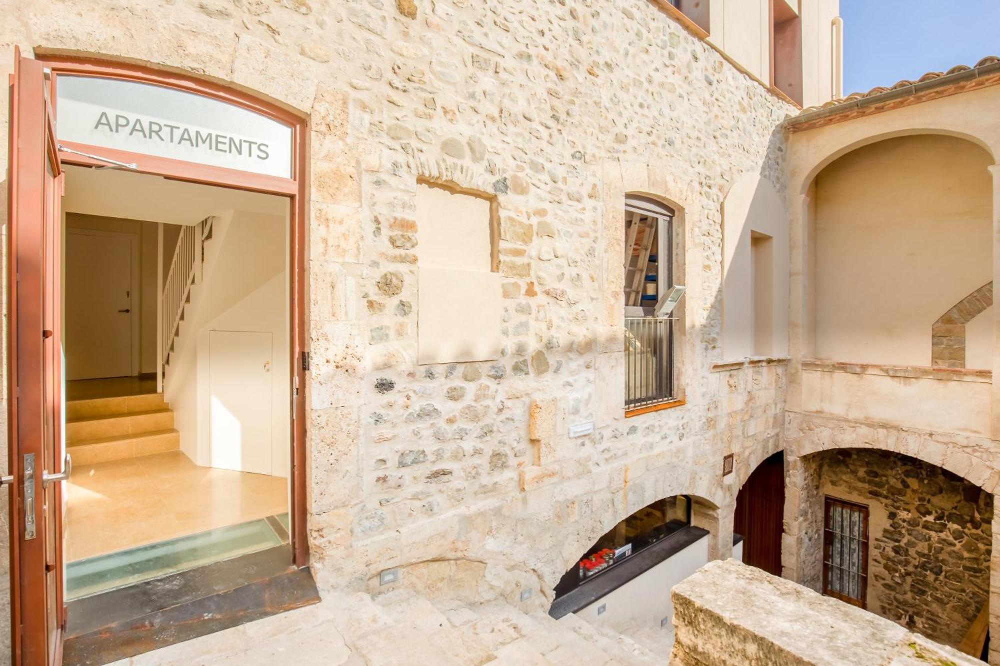 Can Cintet 1 Apartamento En La Plaza De Besalú Eksteriør bilde